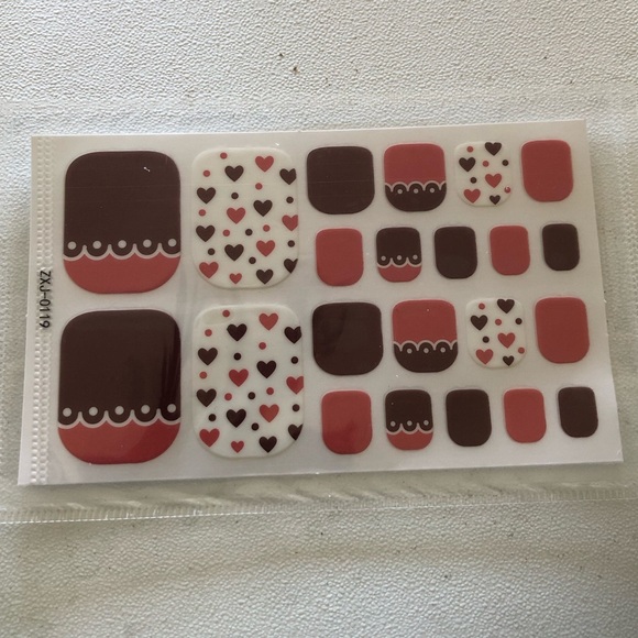🦶🏽2/$8 Adorable multi-color cupcake toe nail wraps - Picture 3 of 6